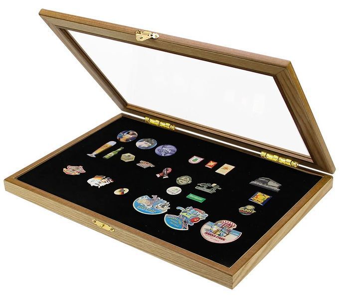 Vitrine SAFE Design Wildeiche f&uuml;r Pins und Medaillen